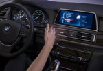 Touch- und Freiraumgestensteuerung erg�nzen den iDrive Controller