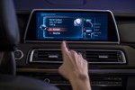 Touch- und Freiraumgestensteuerung erg�nzen den iDrive Controller