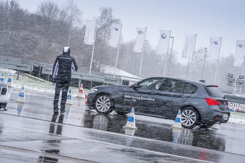BMW Driving Experience f�r jugendliche Fahranf�nger