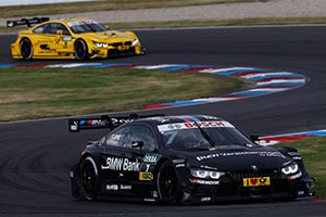Bruno Spengler (CA) im BMW Bank M4 DTM und Timo Glock (DE) im DEUTSCHE POST BMW M4 DTM.