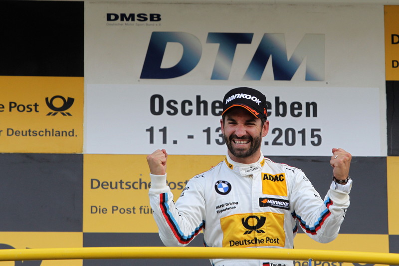 Timo Glock auf dem Siegerpodest von Oschersleben