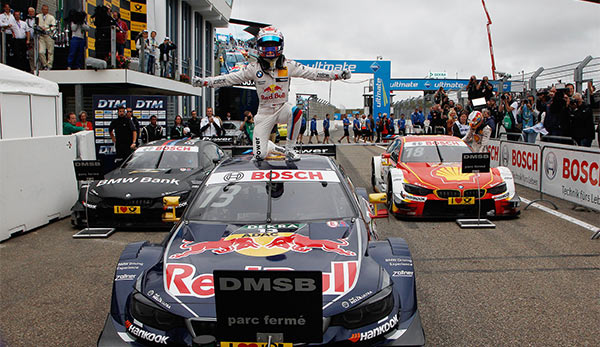 Zweitplatzierter Bruno Spengler (CA) im BMW Bank M4 DTM, Gewinner Antonio Felix da Costa (PT) im Red Bull BMW M4 DTM und Zweitplatzierter Augusto Frafus (BR) im Shell BMW M4 DTM. width=