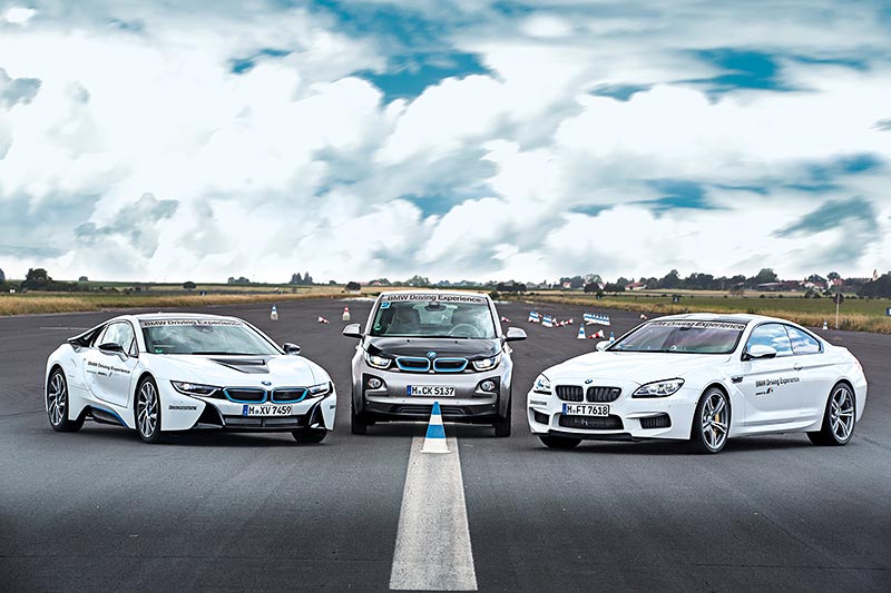 Neue Trainings der BMW Driving Experience mit BMW i und BMW M Fahrzeugen.