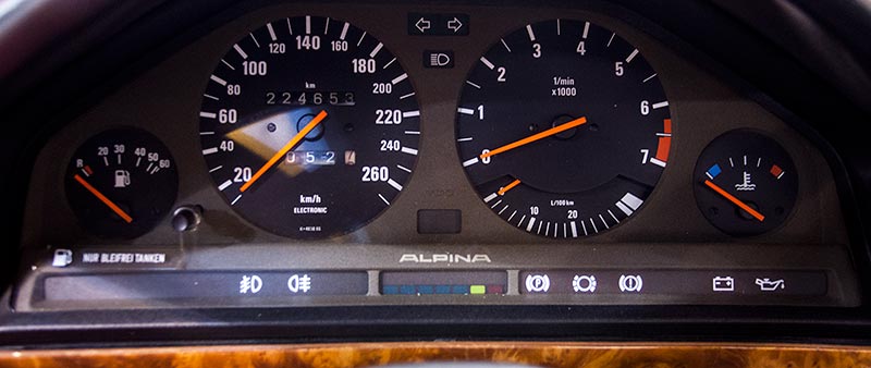 Alpina B3 2.7 (E30), Tacho-Instrumente