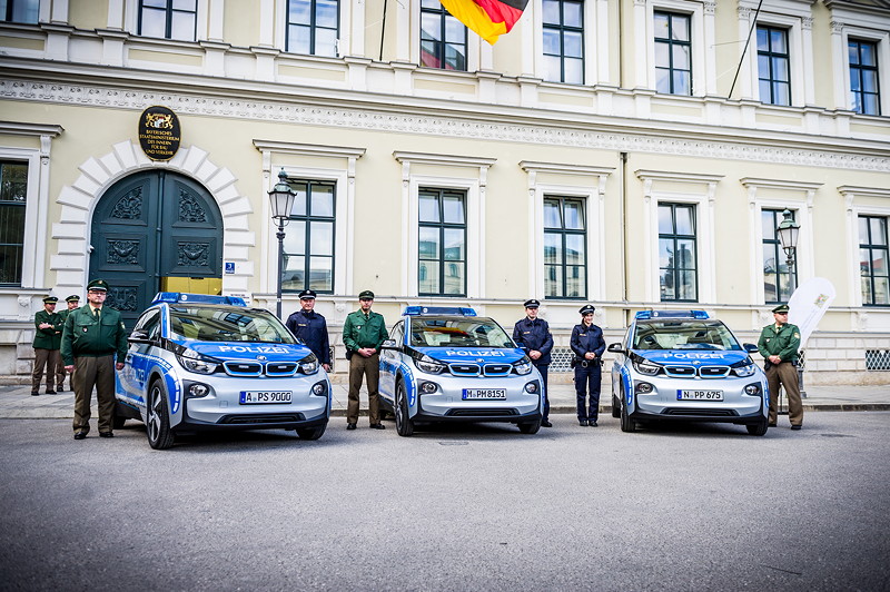 BMW Deutschland bergibt drei BMW i3 an die Bayerische Polizei
