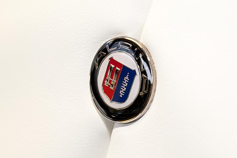 IAA 2015: Alpina B3 BiTurbo, Alpina Logo im Sitz