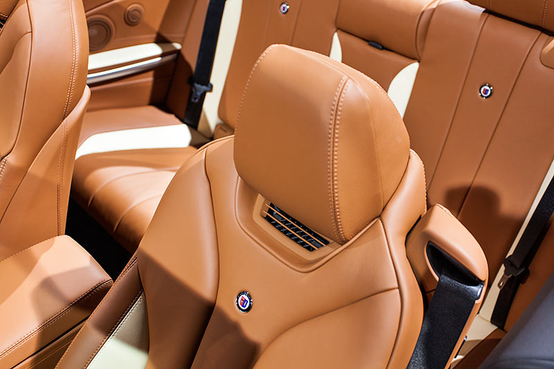 IAA 2015: Alpina D4 BiTurbo Cabrio, Sitze mit Alpina Logo
