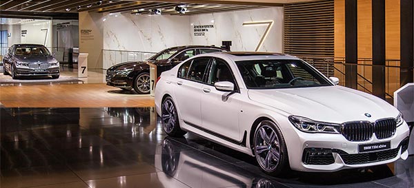 BMW 7er-Ausstellung auf erster Ebene, BMW Messestand, IAA 2015.