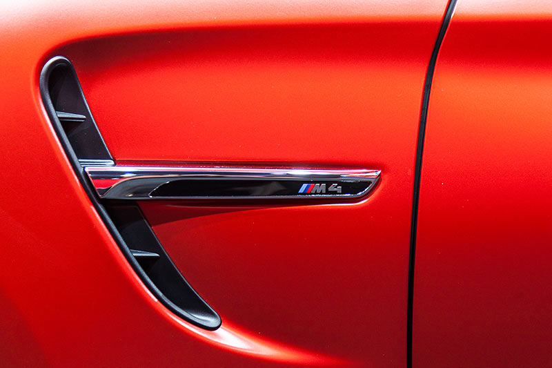 BMW M4, seitliche Kieme mit M4 Schriftzug