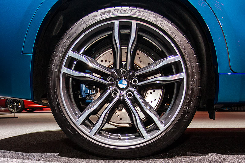 BMW X6 M auf 21 Zoll gro�er BMW M Felge mit 325/30 ZR 21 Bereifung