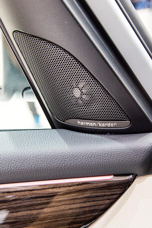 BMW 225xe Active Tourer, Harman Kardon Lautsprecher im Spiegeldreieck