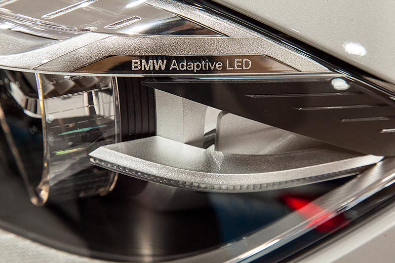 BMW 225xe Active Tourer mit adaptiven LED Scheinwerfern