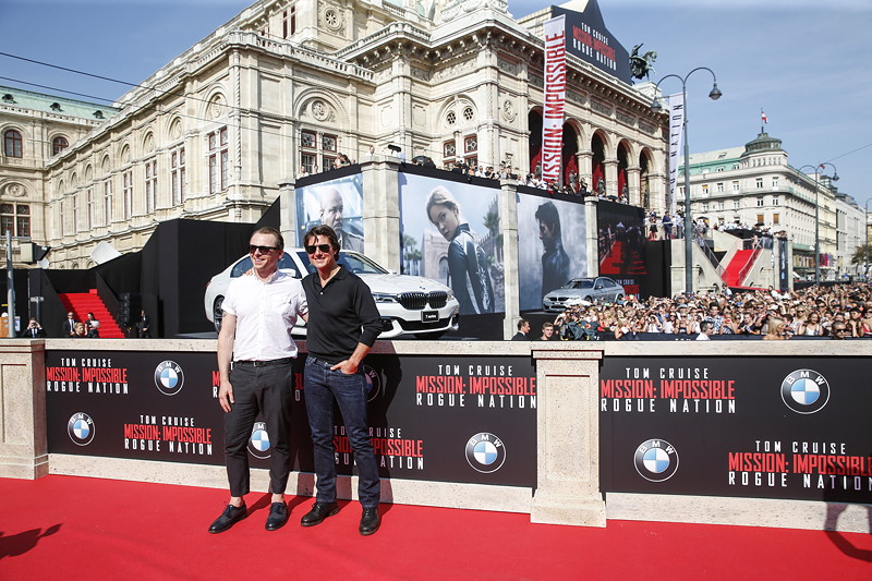 Simon Pegg und Tom Cruise bei der Weltpremiere von 'Mission: Impossible - Rogue Nation' in der Wiener Staatsoper am 23. Juli 2015 in Wien, sterreich