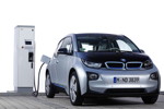 Passt berall dran: Der BMW i3 ist kompatibel mit allen gngigen Ladesulen weltweit