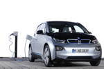 Passt berall dran: Der BMW i3 ist kompatibel mit allen gngigen Ladesulen weltweit