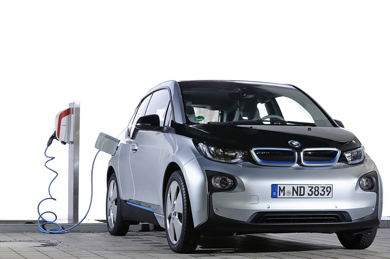 Passt berall dran: Der BMW i3 ist kompatibel mit allen gngigen Ladesulen weltweit