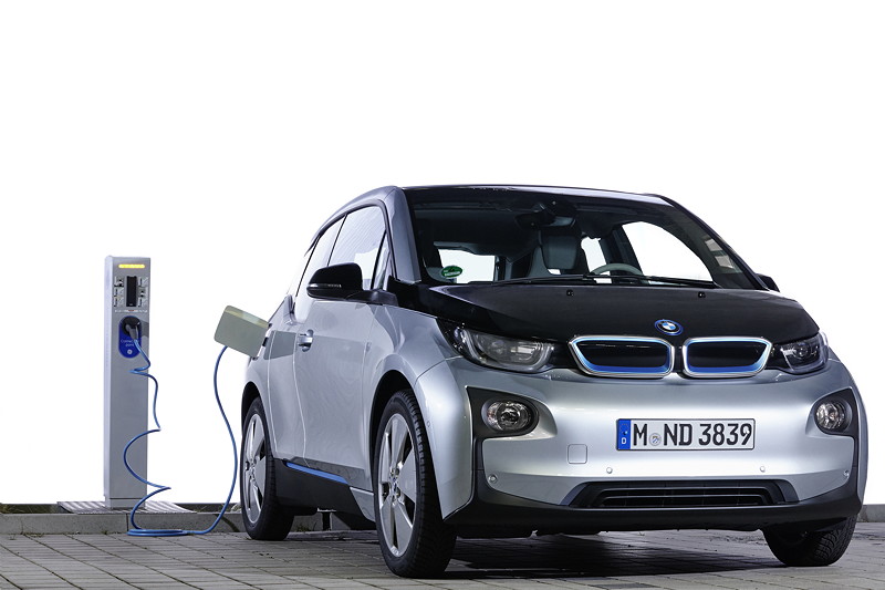 Passt berall dran: Der BMW i3 ist kompatibel mit allen gngigen Ladesulen weltweit