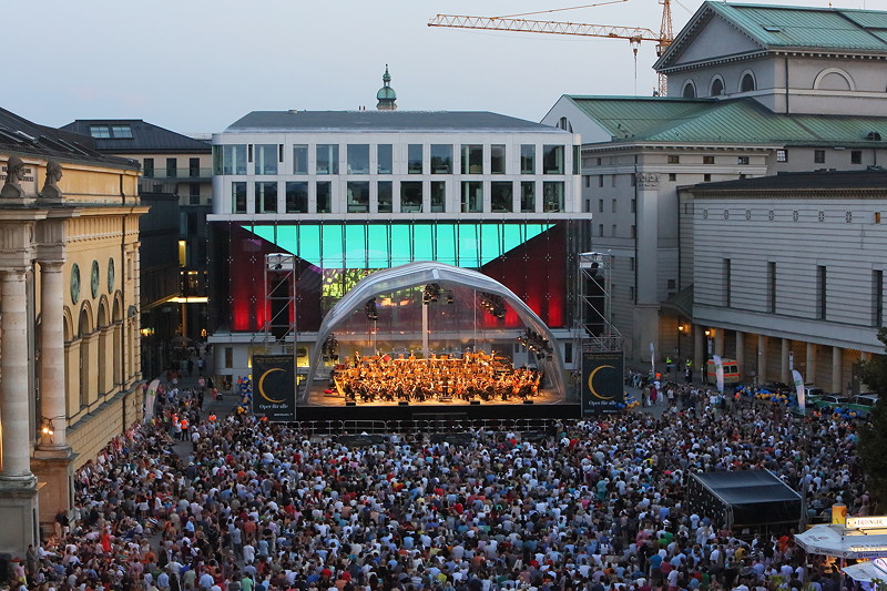 'Oper fr alle', Teil I: Festspielkonzert auf dem Marstallplatz in Mnchen am 18. Juli 2015 unter der musikalischen Leitung von Philippe Jordan.