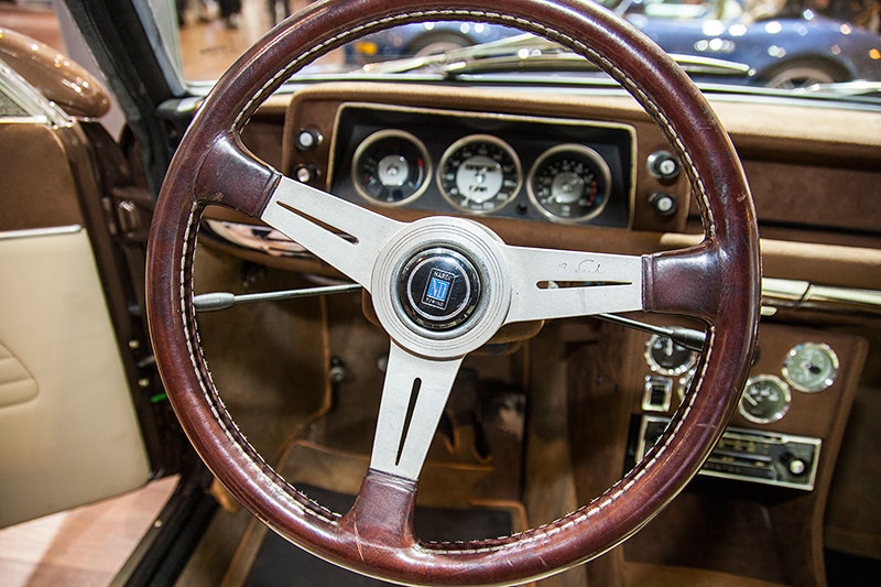 BMW 2002 TI 'Diana', Innenraum mit Lederlenkrad