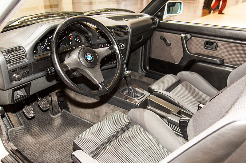 BMW 325e, Interieur