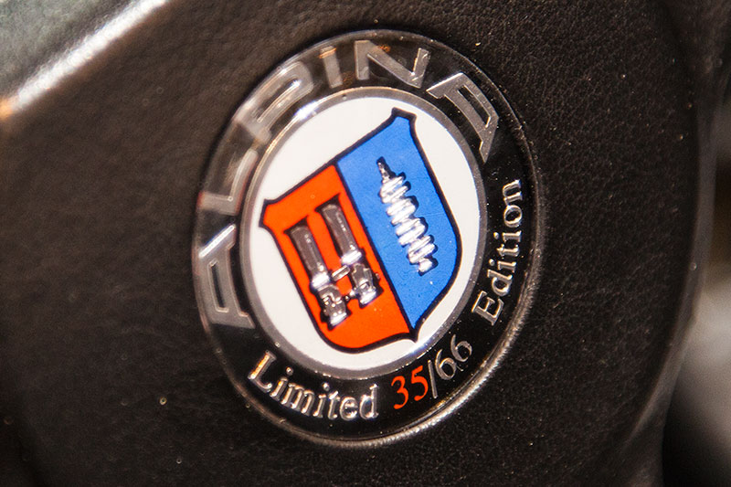 BMW Alpina Roadster Limited Edition (RLE), Alpina Lenkrad mit Alpina Logo und 'Limited Edition' Schriftzug in der Narbe