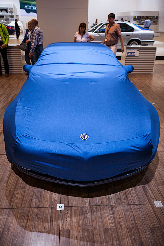 BMW Alpina Z8 eingepackt in Alpina Abdeckhaube