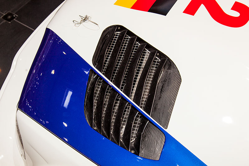 BMW M3 GTR, L�ftungs�ffnung auf der Motorhaube