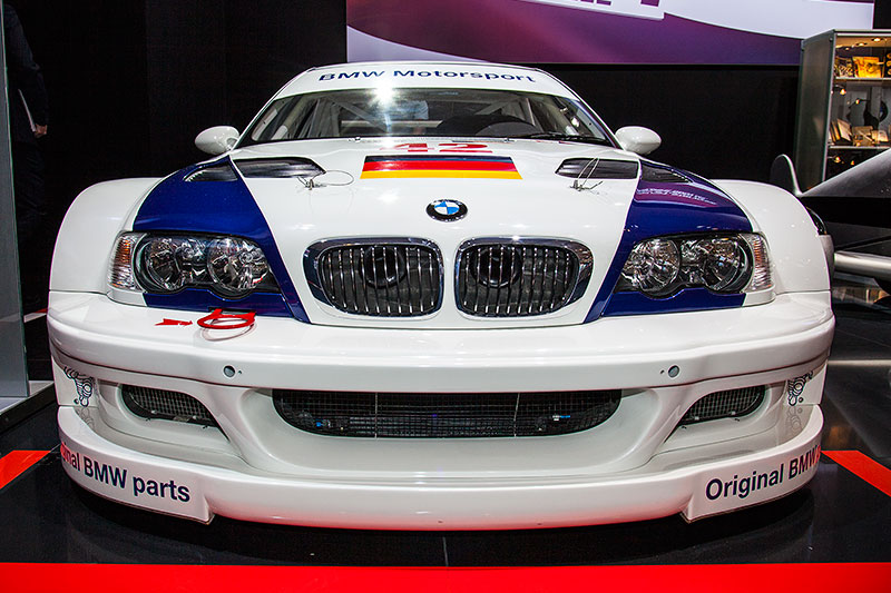 BMW M3 GTR, mit V8-Motor, 450 PS bei 7.500 U/Min.
