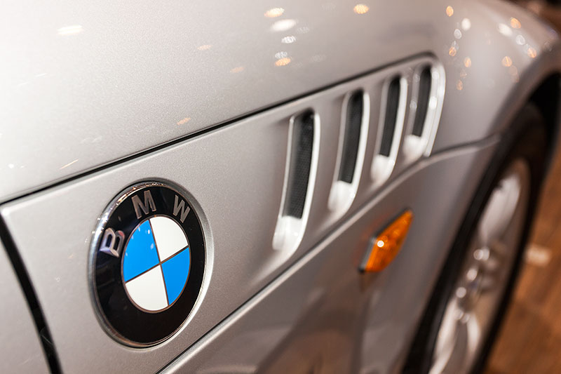 BMW Z3, seitliche Kieme mit BMW Logo