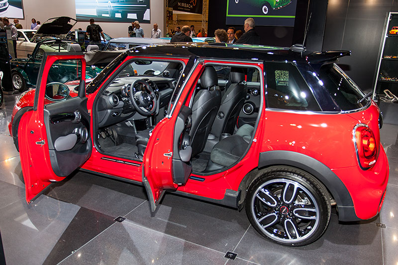 MINI Cooper S mit Ausstattungspaket 'Wired' und 'Pepper'