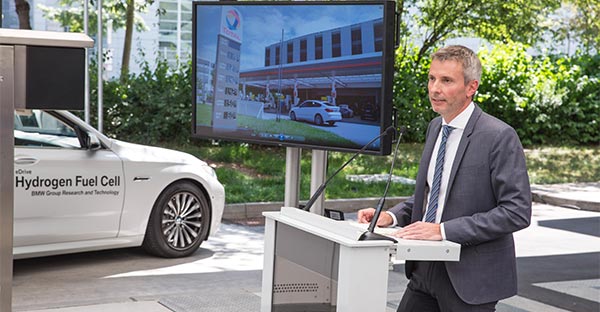 BMW Group, weltweit erste Wasserstofftankstelle mit zwei Betankungssystemen, Matthias Klietz, (Leiter Forschung Antrieb, BMW Group).