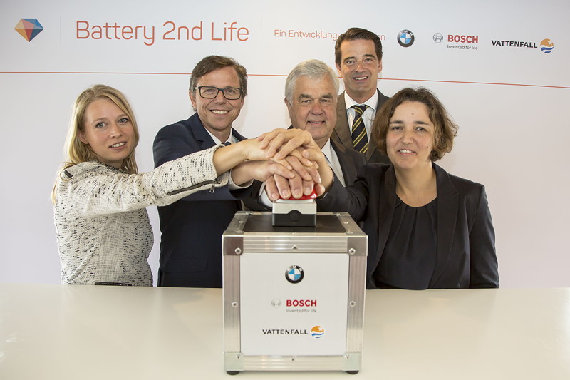 Nachhaltige Weiterverwendung der Antriebsbatterie in einem station�ren Stromspeicher. Eine Entwicklungskooperation von BMW, BOSCH und Vattenfall.
