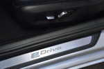 BMW 530e iPerformance, eDrive Schriftzug in der Einstiegsleiste