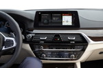 BMW 5er Limousine (G30) mit M Sport Paket, neues Anzeigekonzept mit drei Kacheln