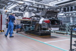 BMW Group Werk Dingolfing; Technologie Montage; Einbau Cockpitmodul