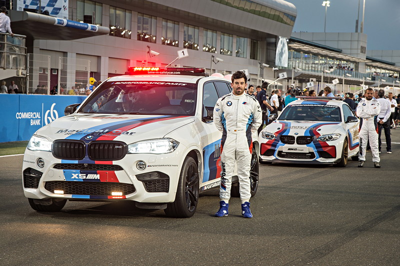 BMW X5 M MotoGP Medical Car mit Fahrer Carlos Ezpeleta und BMW M2 MotoGP Safety Car mit Fahrer Mike Lafuente