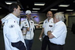 Graham Rahal (USA) und John Edwards (USA) (BMW Werksfahrer), Bobby Rahal (USA) (Team Manager, BMW Team RLL) und Brian Redman.