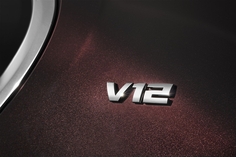 BMW M760Li xDrive V12 Excellence, V12 Schriftzug