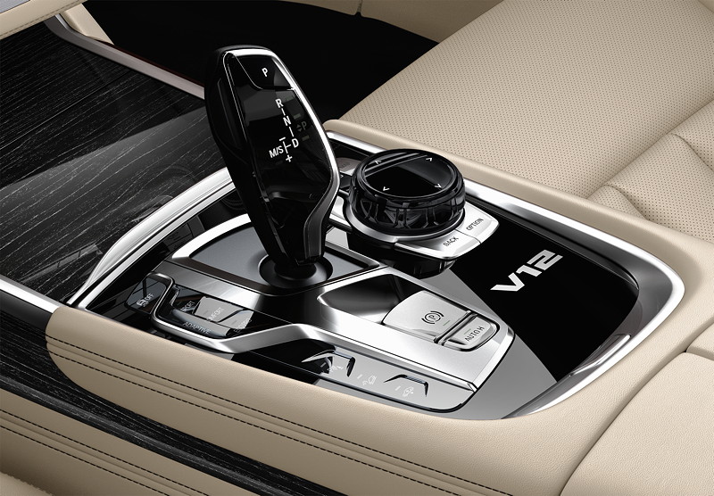 BMW M760Li xDrive, Automatik-Whlhebel, iDrive Touch Controller, V12-Schriftzug