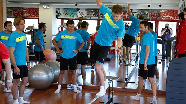 Antonio Felix da Costa (PT), Augusto Farfus (BR), Bruno Spengler (CA), Marco Wittmann und Tom Blomqvist (GB) beim Zirkel-Training.