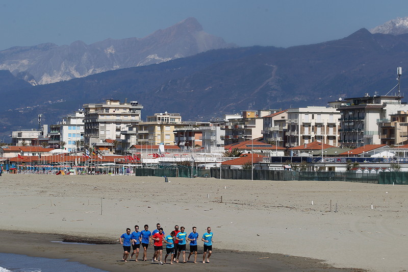 Timo Glock, Marco Wittman, Bruno Spengler (CA), Martin Tomzcyk, Antonio Felix da Costa (PT), Augusto Farfus (BR), Tom Blomqvist (GB) and Maxime Martin (BE) beim Zirkeltraining.