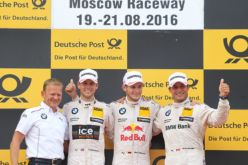 Moskau (RU), 21. August 2016, DTM-Rennen 12, Stefan Reinhold, Teamchef BMW Team RMG, zweitplatzierter Fahrer Tom Blomqvist (GB), Gewinner Marco Wittmann und drittplatzierter Fahrer Bruno Spengler (CA).