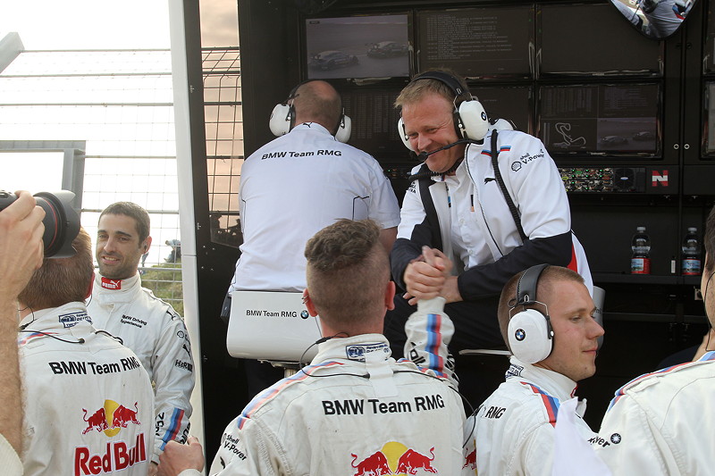 Zandvoort (NL), 16. Juli 2016. DTM Rennen 9, Stefan Reinhold Team Chef BMW Team RMG feiert den zweiten Platz von Marco Wittmann.