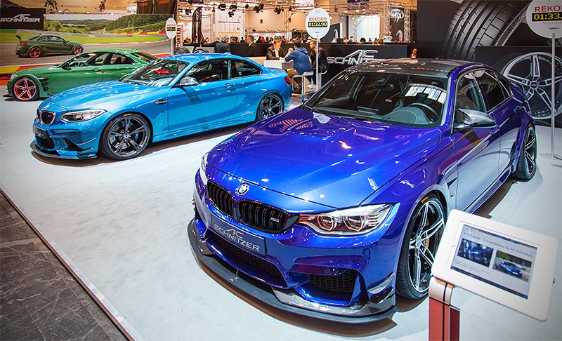 AC Schnitzer Messestand auf der Essen Motor Show 2016 mit einem BMW M3 und einem BMW M2 by AC Schnitzer, sowie dem ACL2.