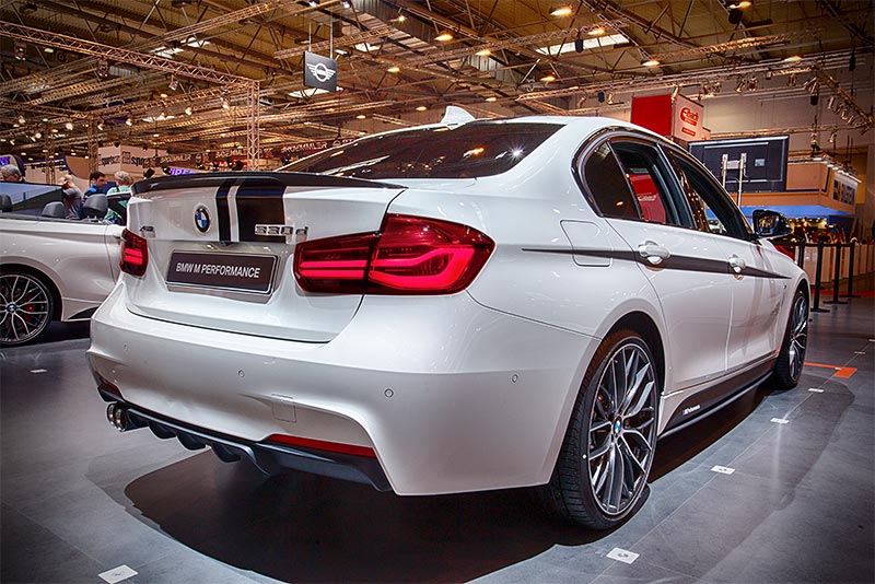BMW 330d xDrive Limousine (F30N), ausgestellt auf der Essen Motor Show 2016