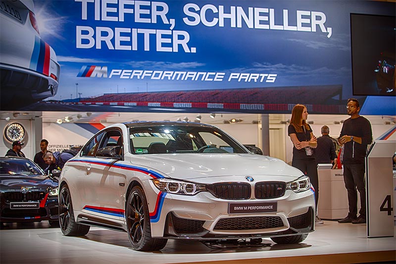 BMW 440i Coup� (F34) in Alpinwei� uni, mit BMW M Performance Parts, ausgestellt auf der Essen Motor Show 2016
