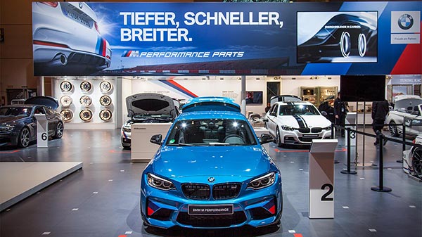 BMW M2 Coupé (F82) mit BMW M Performance Parts, ausgestellt auf der Essen Motor Show