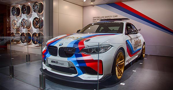 BMW M2 MotoGP Safety Car auf dem BMW Messestand, Essen Motor Show 2016