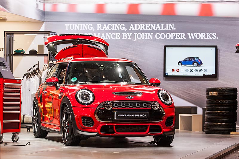  MINI John Cooper Works Tuning auf der Essen Motor Show 2016, BMW Group Messestand