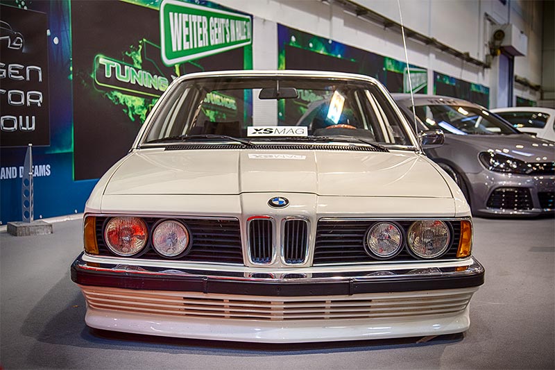 BMW 728 (E23), Frontscheinwerfer im 'Frankreich-Look', Rckleuchten im 'US-Look'
